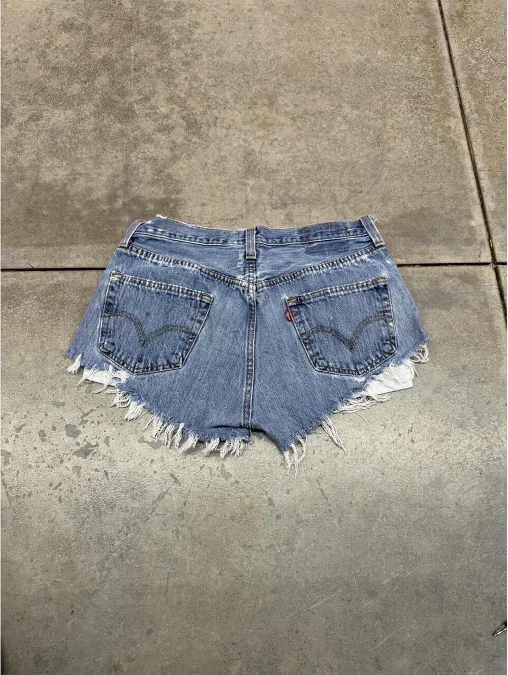 vintage levis faded blue cut off denim jean shorts jorts size 32 WOMENS
